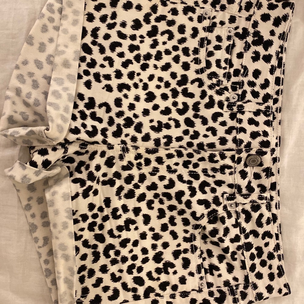 American Eagle Black and White Cheetah Print Shorts